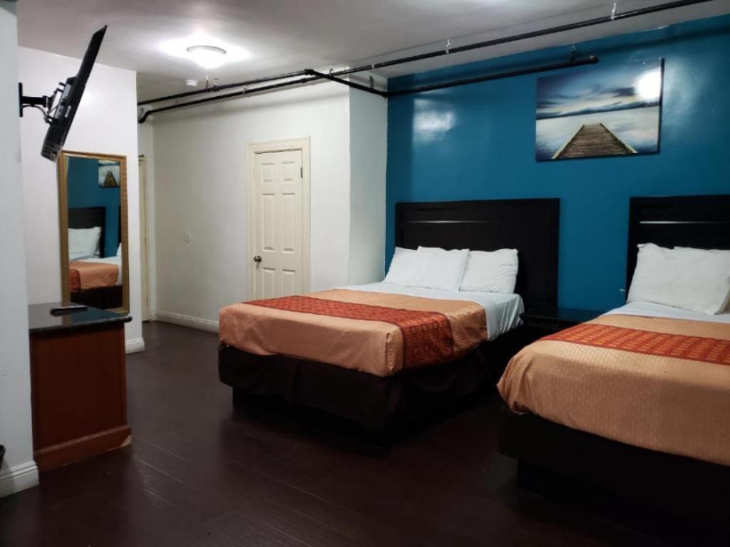 Stuart (adults Only) Los Angeles